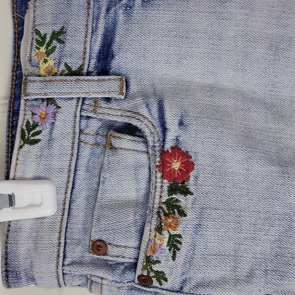 pilcro and the letterpress slim boyfriend embroidered shorts 30" waist - Picture 3 of 12